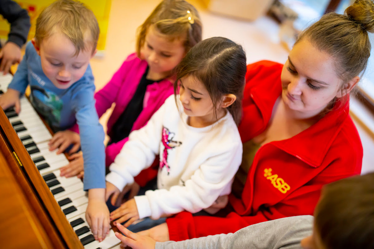 kinderbetreuung-klavier.jpg