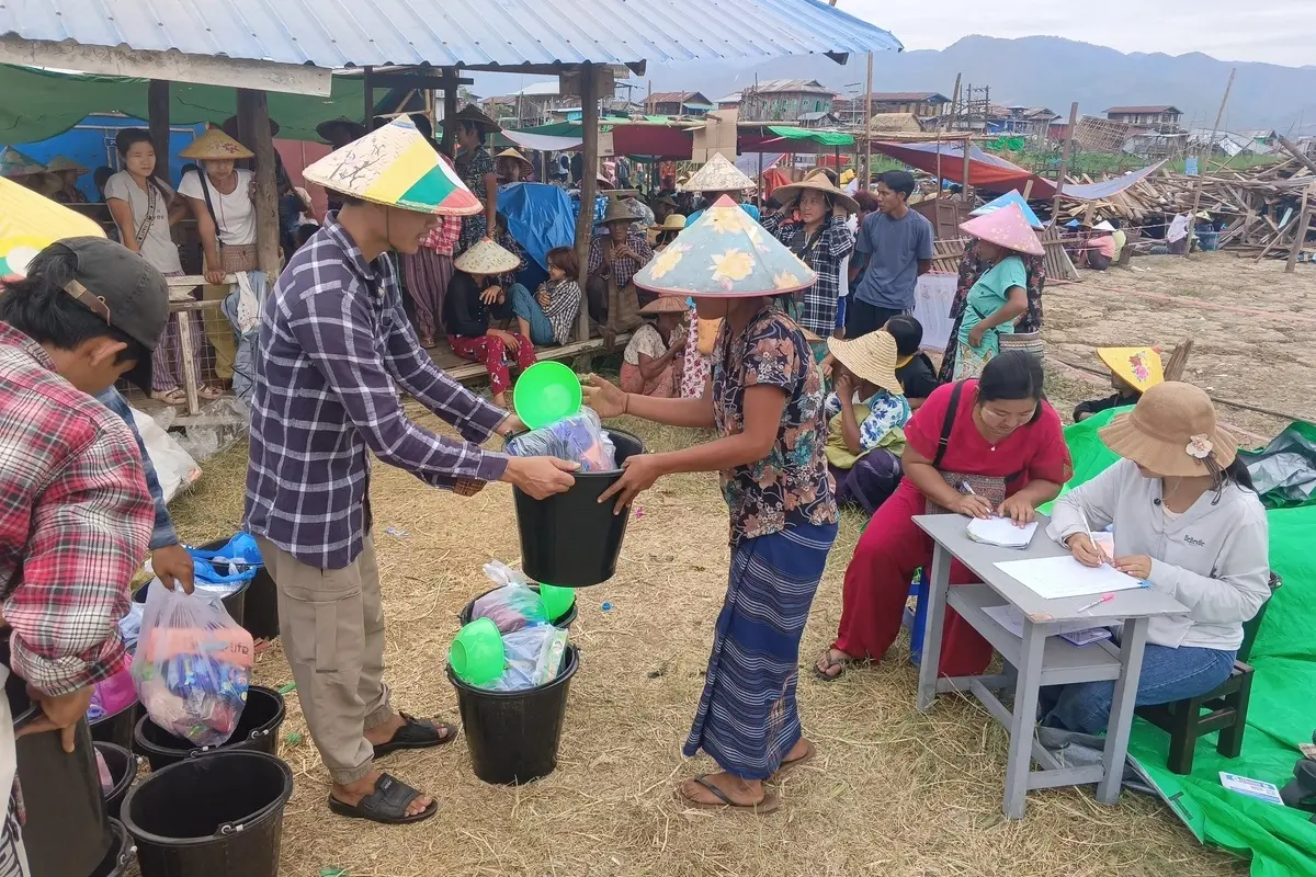 Verteilung von Hygiene Kits an die Bevölkerung in Nyaung Shwe