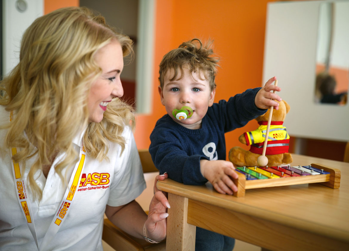 Wuenschewagen_ASB_Florian-Senger.jpg Kinder_Hannibal.jpg