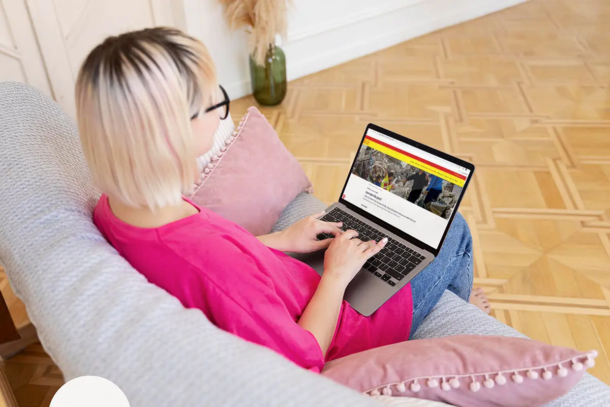 frau-am-laptop-online-spenden-6427267_1200x800.webp