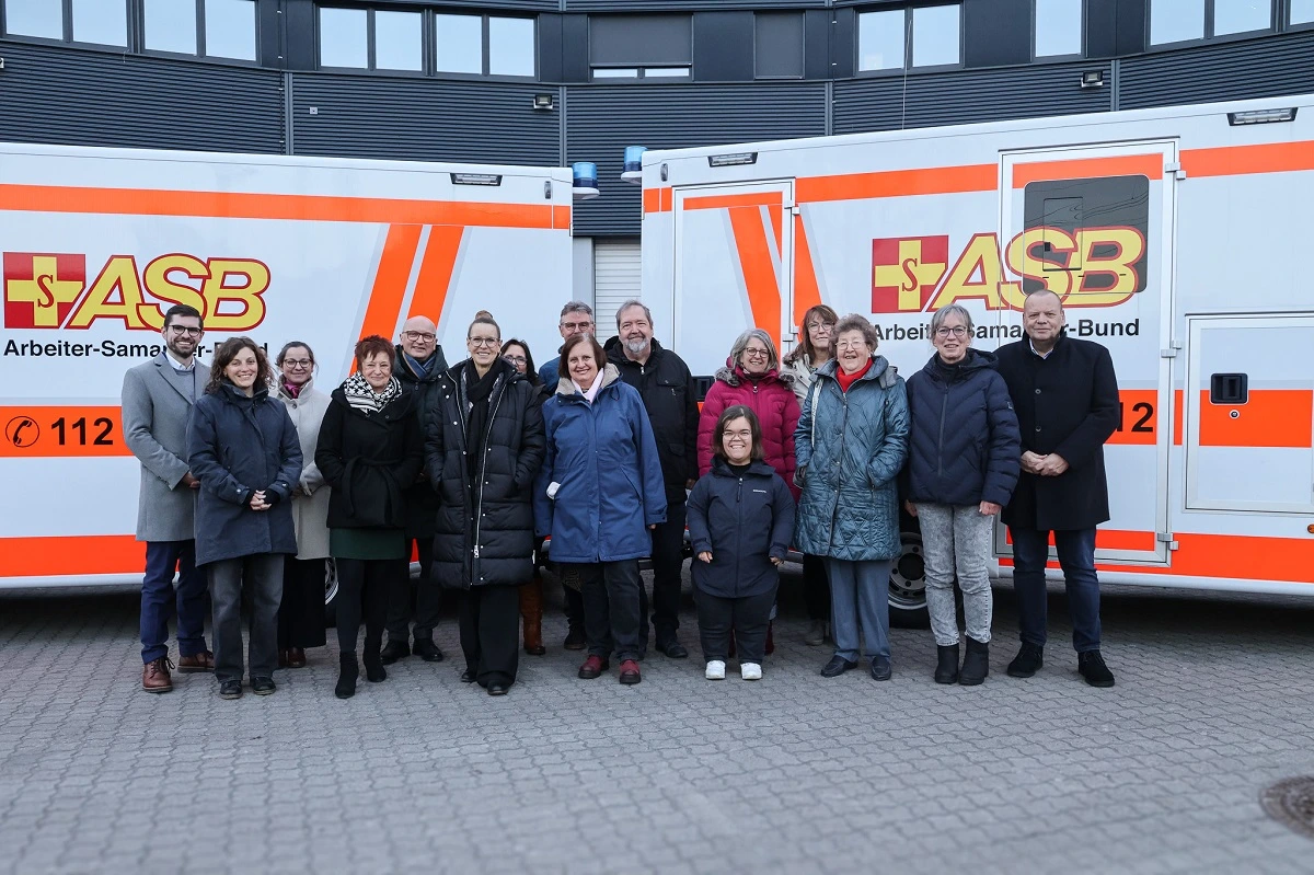 ASBHannover.webp Am 22. Januar 2026 ehrte ASB-Hauptgeschäftsführer Dr. Uwe Martin Fichtmüller (5. v. l.) das Team des ambulanten Kinderhospizdienstes Hannover als „Freiwillige des Monats“.